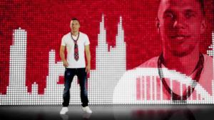 Podolski canta Halleluja con i Brings (Video e testo)