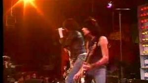 The Ramones: Sheena Is A Punk Rocker live