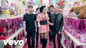 Fall Out Boy - Irresistible (Video ufficiale e testo)