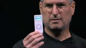 ► Steve Jobs e il primo iPod Nano (2005)