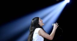 Grammy 2014, Lorde canta Royals live