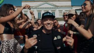 Max Pezzali - Le canzoni alla radio (feat. Nile Rodgers) (Video ufficiale e testo)