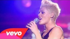 P!nk - Leave Me Alone (I'm Lonely) (Video ufficiale e testo)