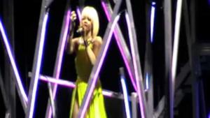 Rihanna - Unfaithfu (Torino 2011 live)
