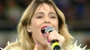 Violetta (Martina Stoessel) canta Imagine alla Partita per la pace (video)