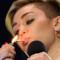 Miley Cyrus fuma una canna ai MTV EMA 2013