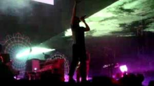 Coldplay - Every teardrop is a waterfall (live Heineken jammin festival 2011)