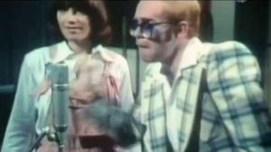 Elton John - Don't Go Breaking My Heart (Video ufficiale e testo)