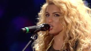 Tori Kelly canta Should've been us agli MTV EMA 2015 (VIDEO)