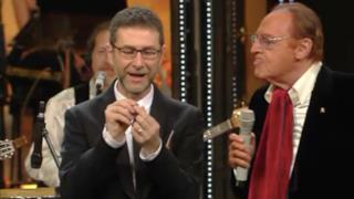 Sanremo 2014 - Renzo Arbore all'Ariston (video)