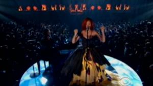 Rihanna & Eminem - Love the way you lie (live Grammy Awards 2011)