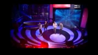 Top Of The Pops : Blue - I can (Live) 26/03/2011 (Eurovision Song Contest 2011)