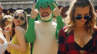 Oliver Heldens - Shades of Grey ft. Delaney Jane (Video ufficiale e testo)