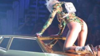 Miley Cyrus: scandalo ad Atlanta per uno show erotico