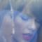 Taylor Swift in un'atmosfera da sogno nel video di Style