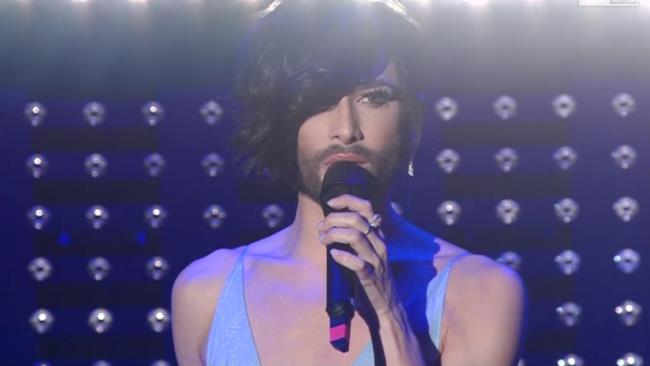 Conchita Wurst, la drag queen barbuta canta Heroes a Sanremo 2015