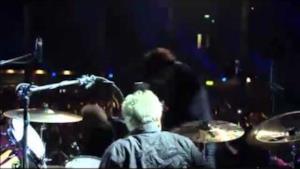 Foo Fighters & Queen - Tie Your Mother Down (itunes festival 2011)