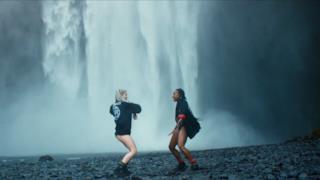 Major Lazer - Cold Water (feat. Justin Bieber & MØ) (Video ufficiale e testo)