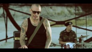 Fabri Fibra - Vip In Trip testo e video ufficiale