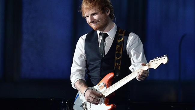 Ed Sheeran, Thinking Out Loud live ai Grammy 2015 con una superband