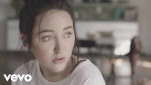 Noah Cyrus - Make Me (Cry) [feat. Labrinth] (Video ufficiale e testo)