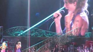 ► Taylor Swift and Nicki Minaj Super Bass Los Angeles Speak Now concert