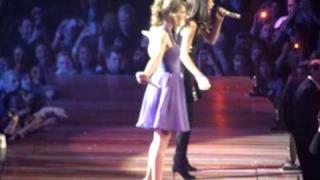 ► TAYLOR SWIFT AND SELENA GOMEZ - WHO SAYS (live new york)