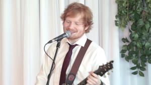 Ed Sheeran canta a sorpresa al matrimonio di due fan (video)