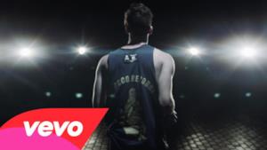 Emis Killa si dà al basket nel nuovo video ILGT (I Love This Game)