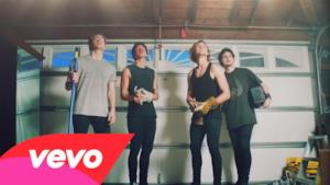 5 Seconds of Summer, ascolta il nuovo singolo She's Kinda Hot (testo e traduzione)