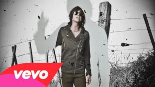 Gianna Nannini nel nuovo video Dio è morto, la cover dei Nomadi