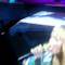 Rihanna picchia un fan con il microfono al concerto di Birmingham