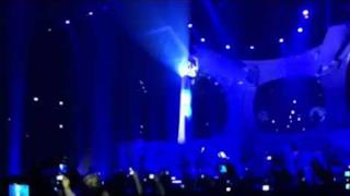 Laura Pausini - Invece no (Mediolanum forum Assago - Milano - 2011)