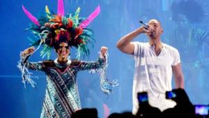 Will Smith canta live con i Bomba Estereo: ecco Fiesta ai Latin Grammys 2015