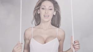 Anna Tatangelo in gabbia nel video di Libera