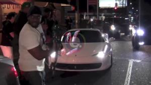 Justin Bieber investe un paparazzo con la sua Ferrari