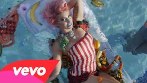 Neon Hitch - Yard Sale (Video ufficiale e testo)