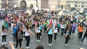 Flash mob One Direction - Roma, Piazza del Popolo [VIDEO]