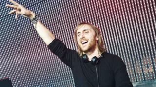 David Guetta & Showtek ft. Vassy - Bad (lyric video ufficiale e testo)