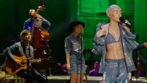 Miley Cyrus MTV Unplugged - Rooting for my baby