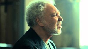 Tom Jones - Tower Of Song: la cover di Leonard Cohen