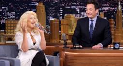 Christina Aguilera imita le sue colleghe popstar da Jimmy Fallon (video)