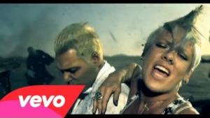 P!nk - Funhouse (Video ufficiale e testo)