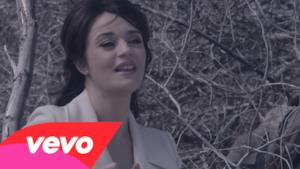 Carmen Consoli nel video Sintonia imperfetta omaggia Monica Vitti