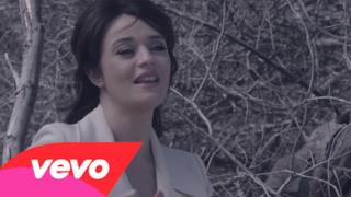 Carmen Consoli nel video Sintonia imperfetta omaggia Monica Vitti