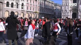 ► Laura Pausini flash mob Milano per Non ho mai smesso