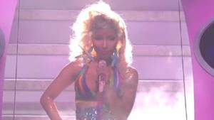 Nicki Minaj ad American Idol canta Starships live