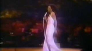 Michael Jackson e Diana Ross cantano "Upside Down"
