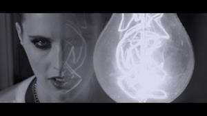 Anna Calvi - Suddenly (Video ufficiale e testo)