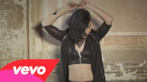 Giusy Ferreri - La Bevanda Ha Un Retrogusto Amaro (video ufficiale e testo)